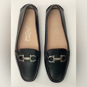 Salvatore Ferragamo women's driver loafers (size 6.5 B). *LIKE NEW*